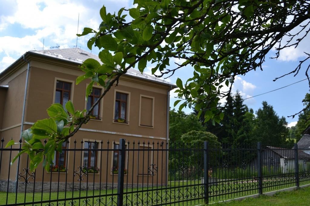 Pension Stara Skola Vysoke Zibridovice Bagian luar foto