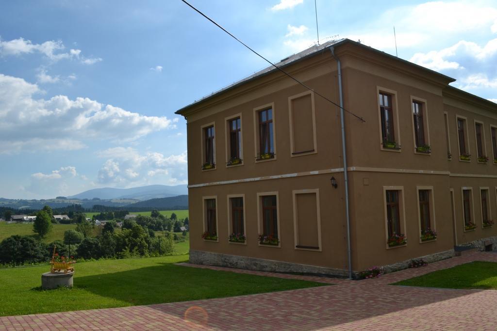 Pension Stara Skola Vysoke Zibridovice Bagian luar foto